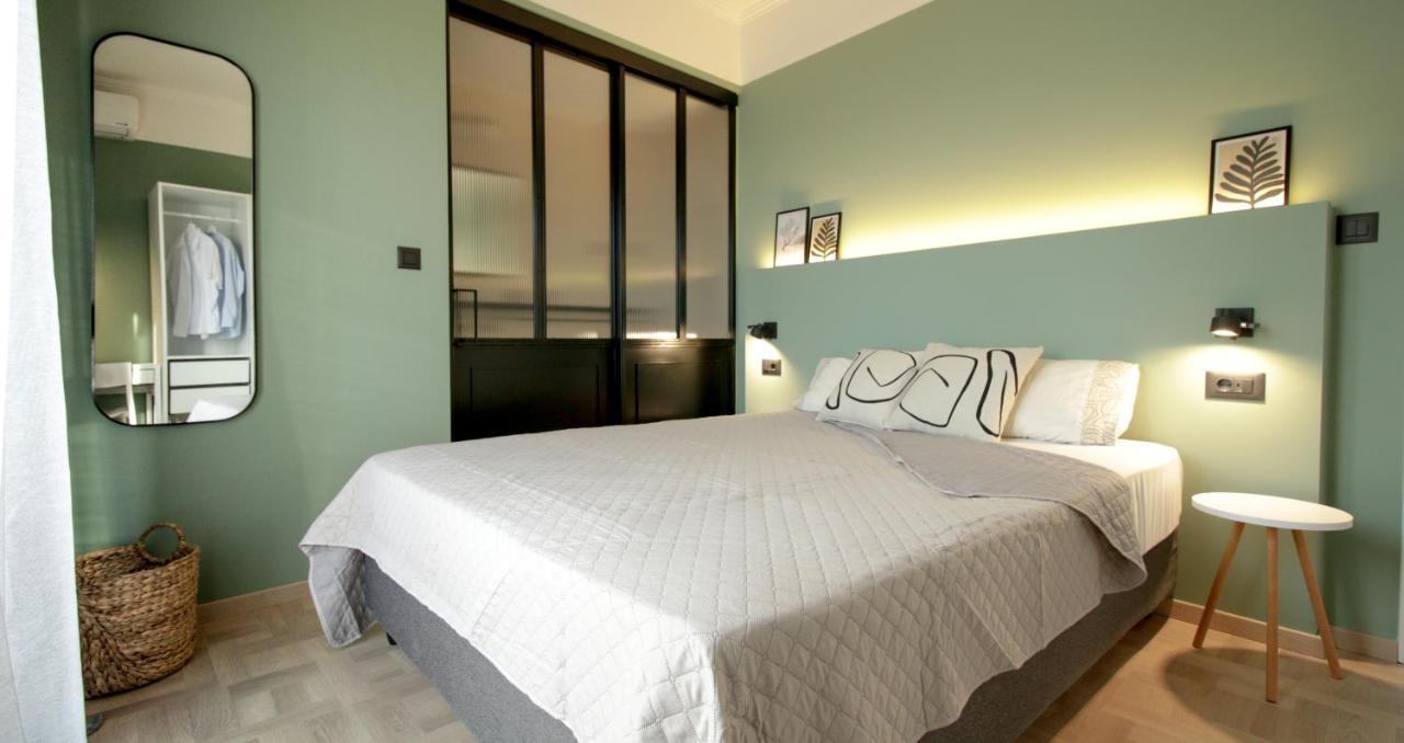 Onos - 2 Bedroom 2 Bathroom Penthouse With Terrace In Old Town Каламата Екстериор снимка