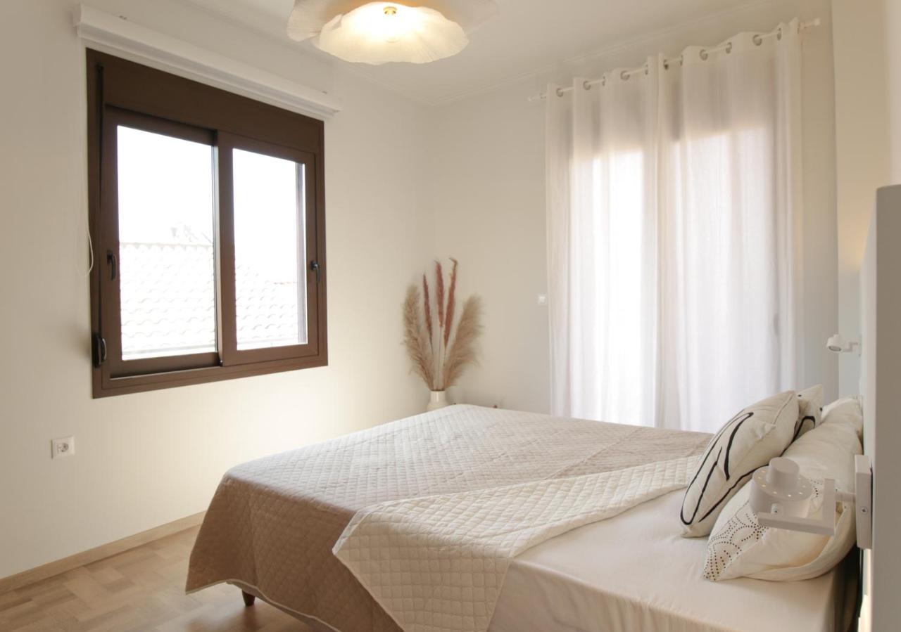 Onos - 2 Bedroom 2 Bathroom Penthouse With Terrace In Old Town Каламата Екстериор снимка