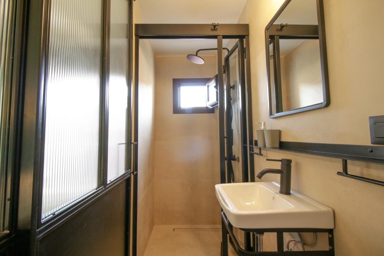 Onos - 2 Bedroom 2 Bathroom Penthouse With Terrace In Old Town Каламата Екстериор снимка