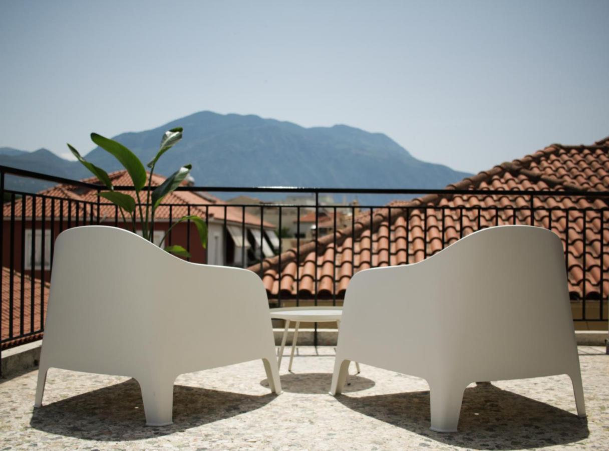 Onos - 2 Bedroom 2 Bathroom Penthouse With Terrace In Old Town Каламата Екстериор снимка
