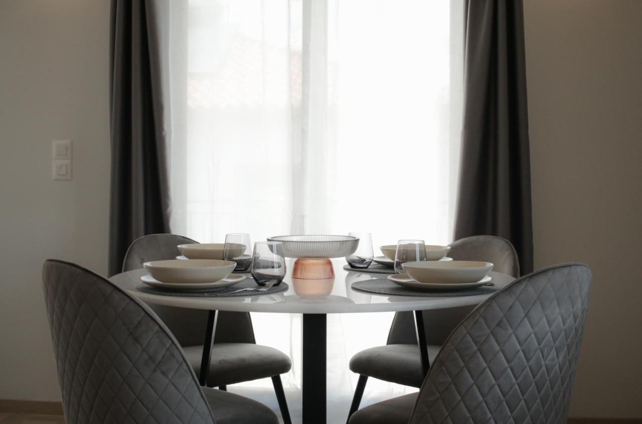 Onos - 2 Bedroom 2 Bathroom Penthouse With Terrace In Old Town Каламата Екстериор снимка