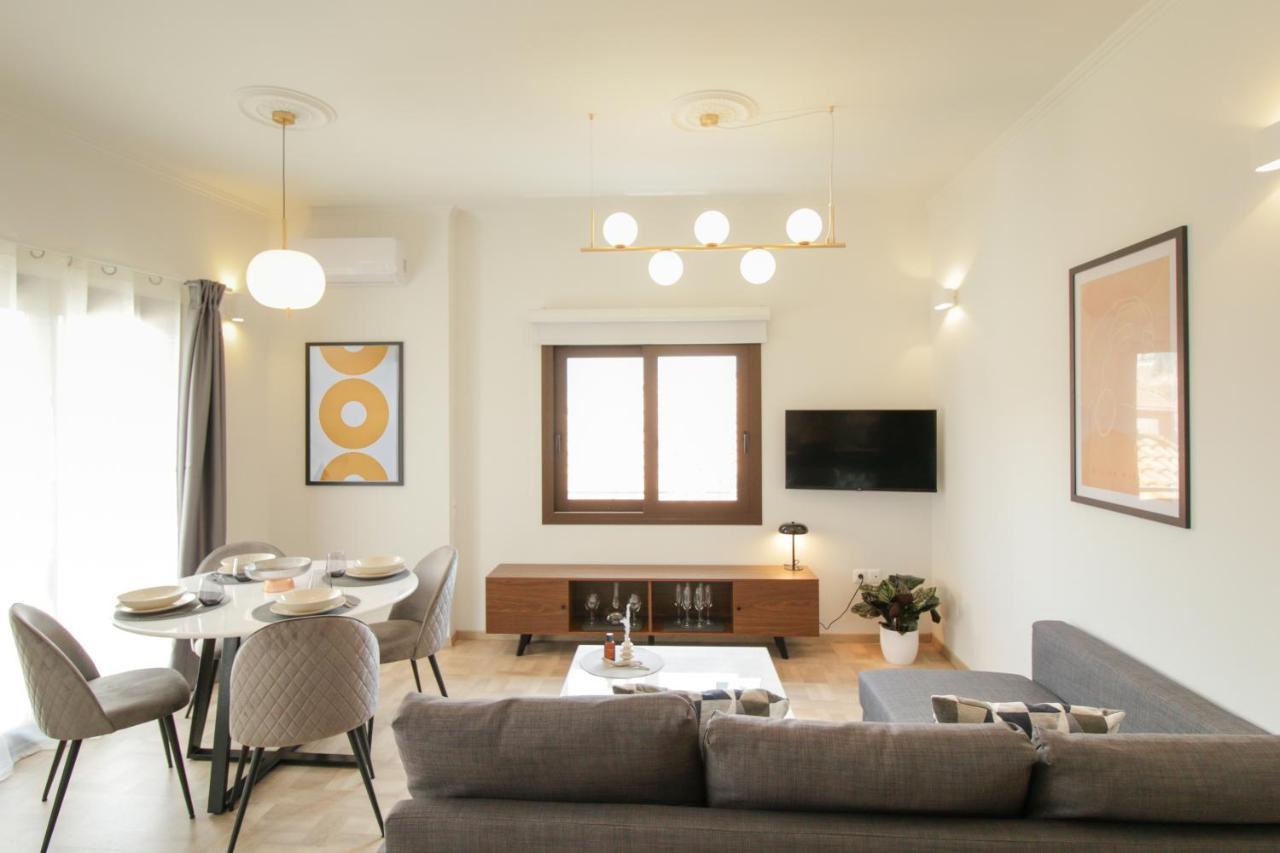 Onos - 2 Bedroom 2 Bathroom Penthouse With Terrace In Old Town Каламата Екстериор снимка