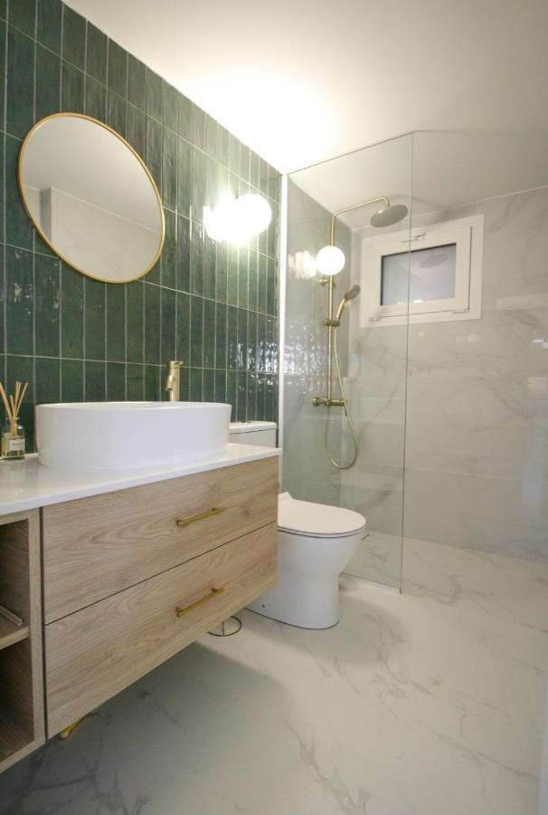 Onos - 2 Bedroom 2 Bathroom Penthouse With Terrace In Old Town Каламата Екстериор снимка