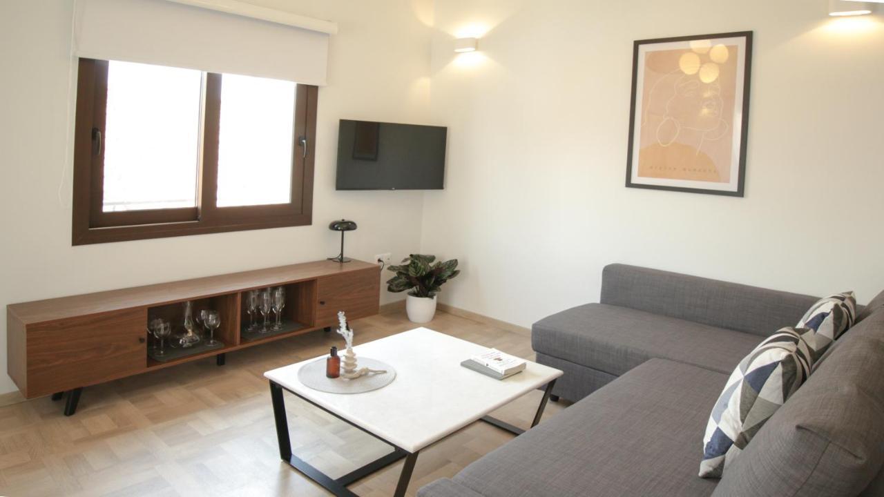 Onos - 2 Bedroom 2 Bathroom Penthouse With Terrace In Old Town Каламата Екстериор снимка