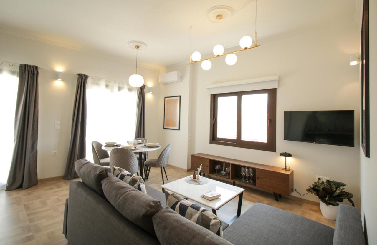 Onos - 2 Bedroom 2 Bathroom Penthouse With Terrace In Old Town Каламата Екстериор снимка